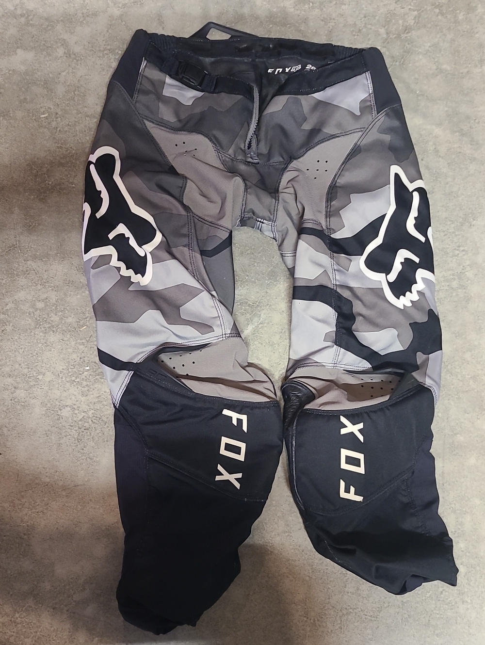 Fox Big Boys Gray & Black Camo Motocross Pants Size 28